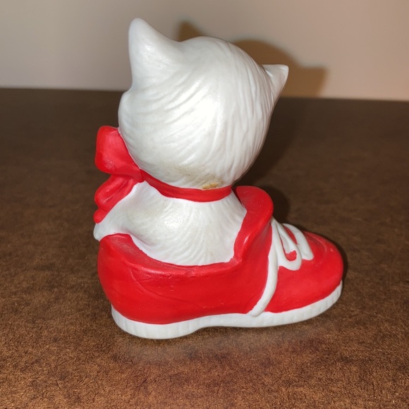 Vintage Lefton ceramic cat in a red shoe - Picture 3 of 5